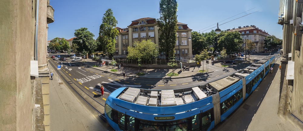 Doma Zagreb 40/49