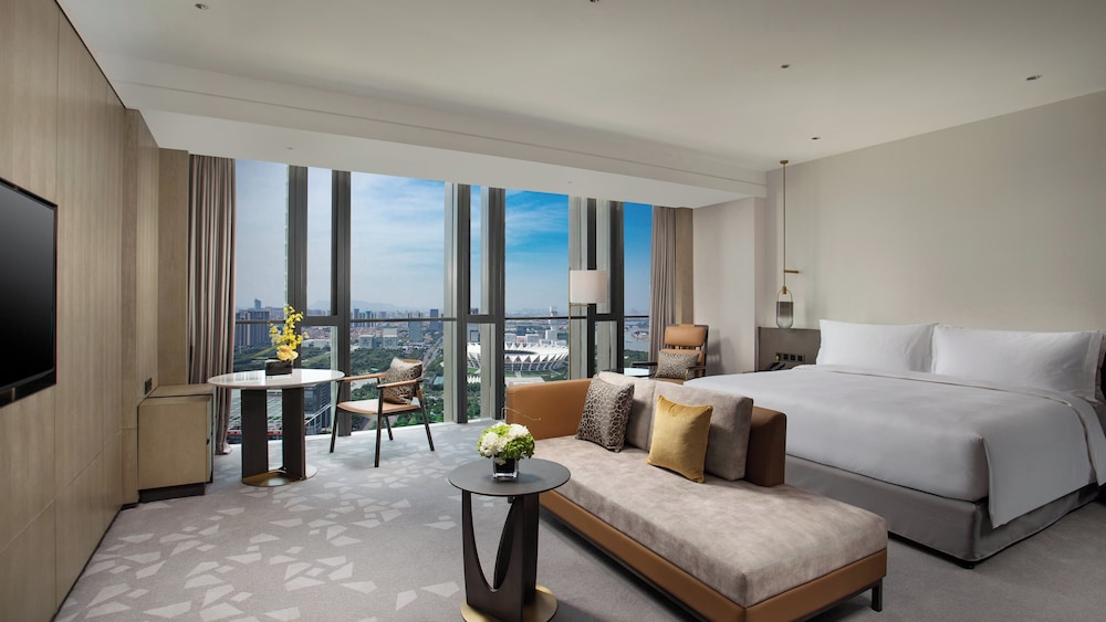 Century, Junior Suite, King Bed, with View