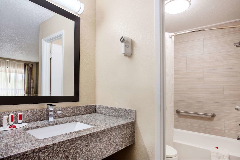Baymont by Wyndham Lake City I-75 7/30
