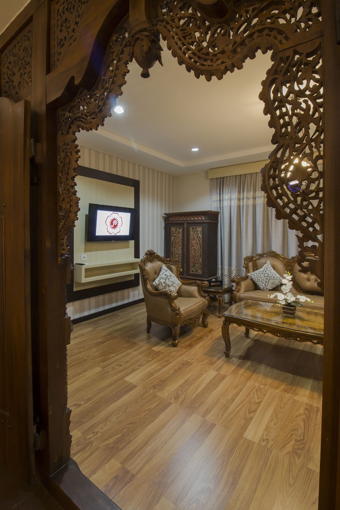 Grand Puri Saron Yogyakarta 33/58