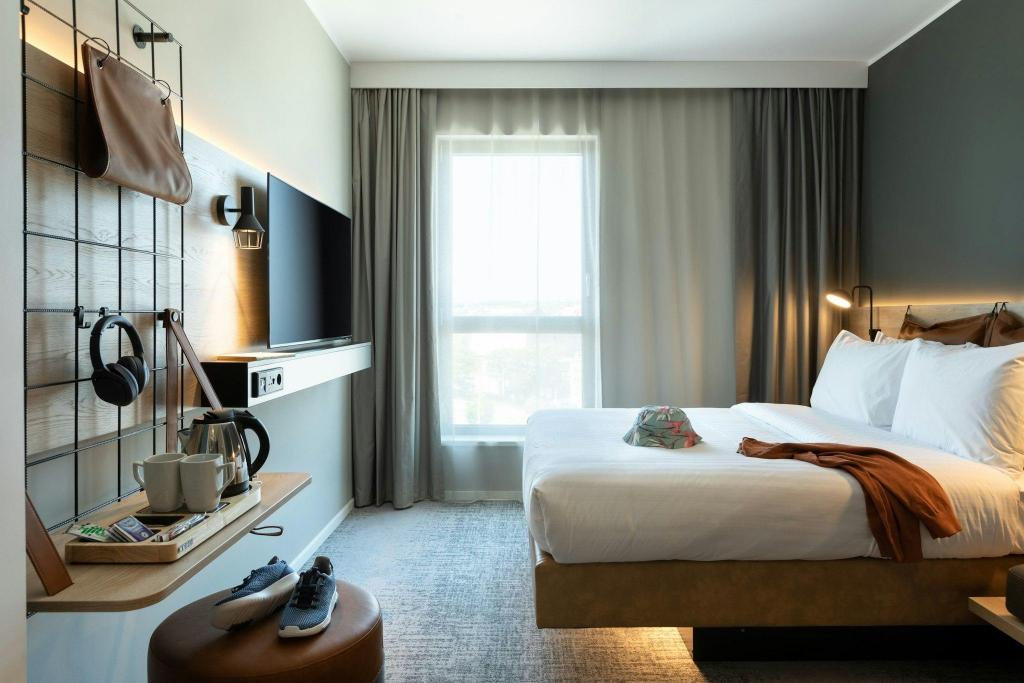 Moxy, Dream, Guest Room, Queen Bed, Top Floor