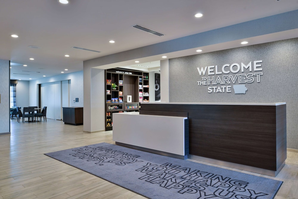 Lobby at HAMPTON INN CEDAR FALLS DOWNTOWN IA, CEDAR FALLS - IA