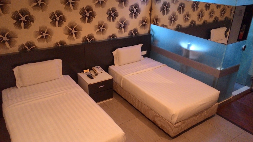 Prince Hotel 10/38