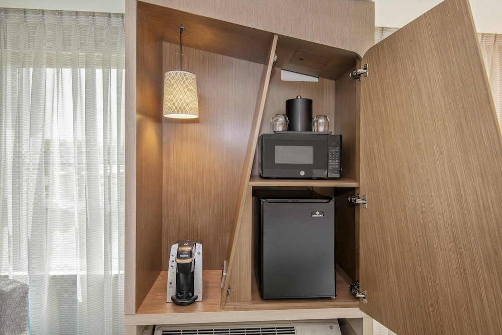 Courtyard By Marriott Raleigh Cary/Parkside Town Commons 48/52