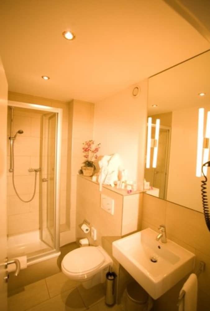 Seehotel Leoni 59/61