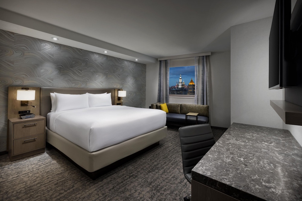 STUDIO, KING BED, CITY VIEW, CORNER