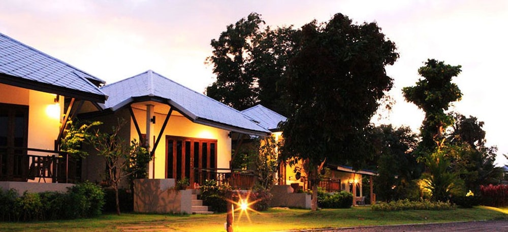 Saphli Villa Beach Resort 4/77