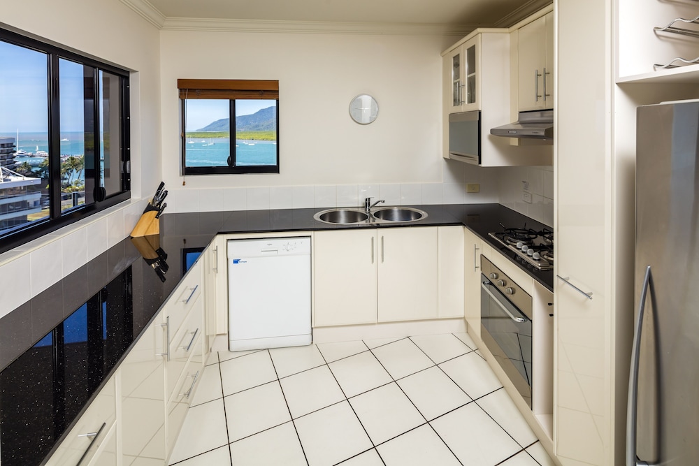 Jack Newell Holiday Apartments 33/74