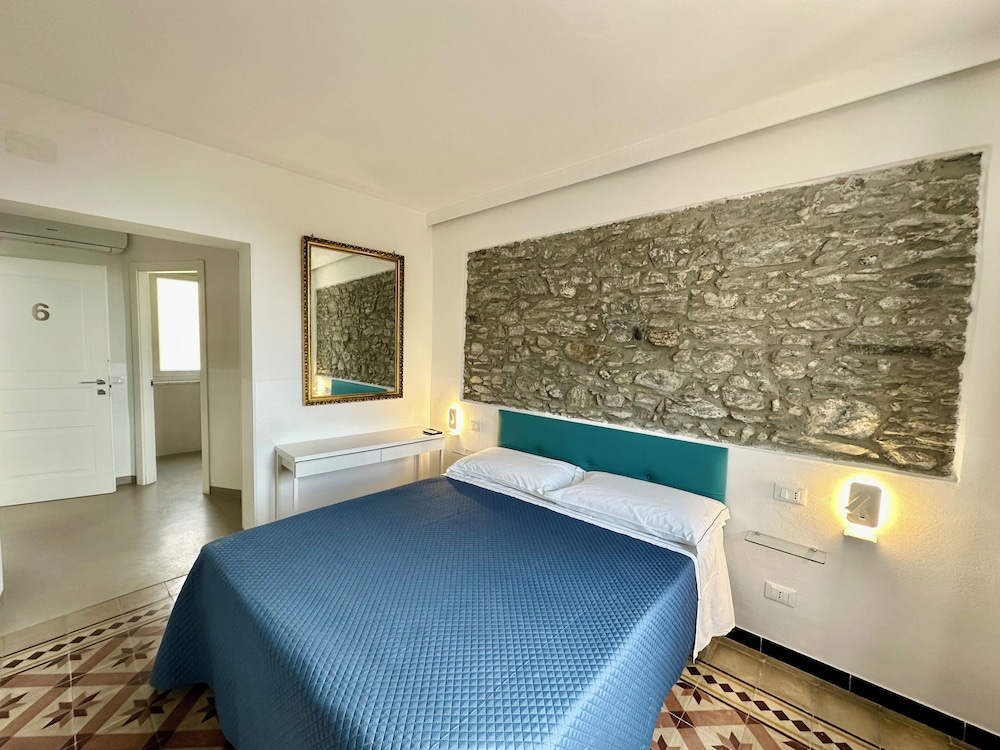 PANORAMIC, QUEEN BED, OCEAN VIEW