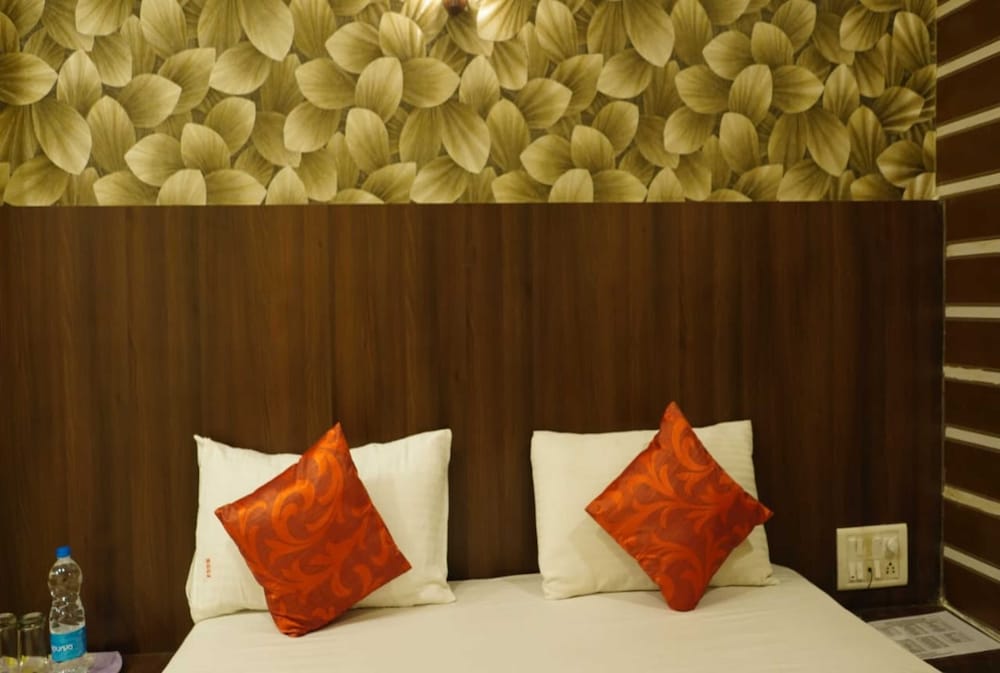 SAI SHARAN STAY INN 18/24
