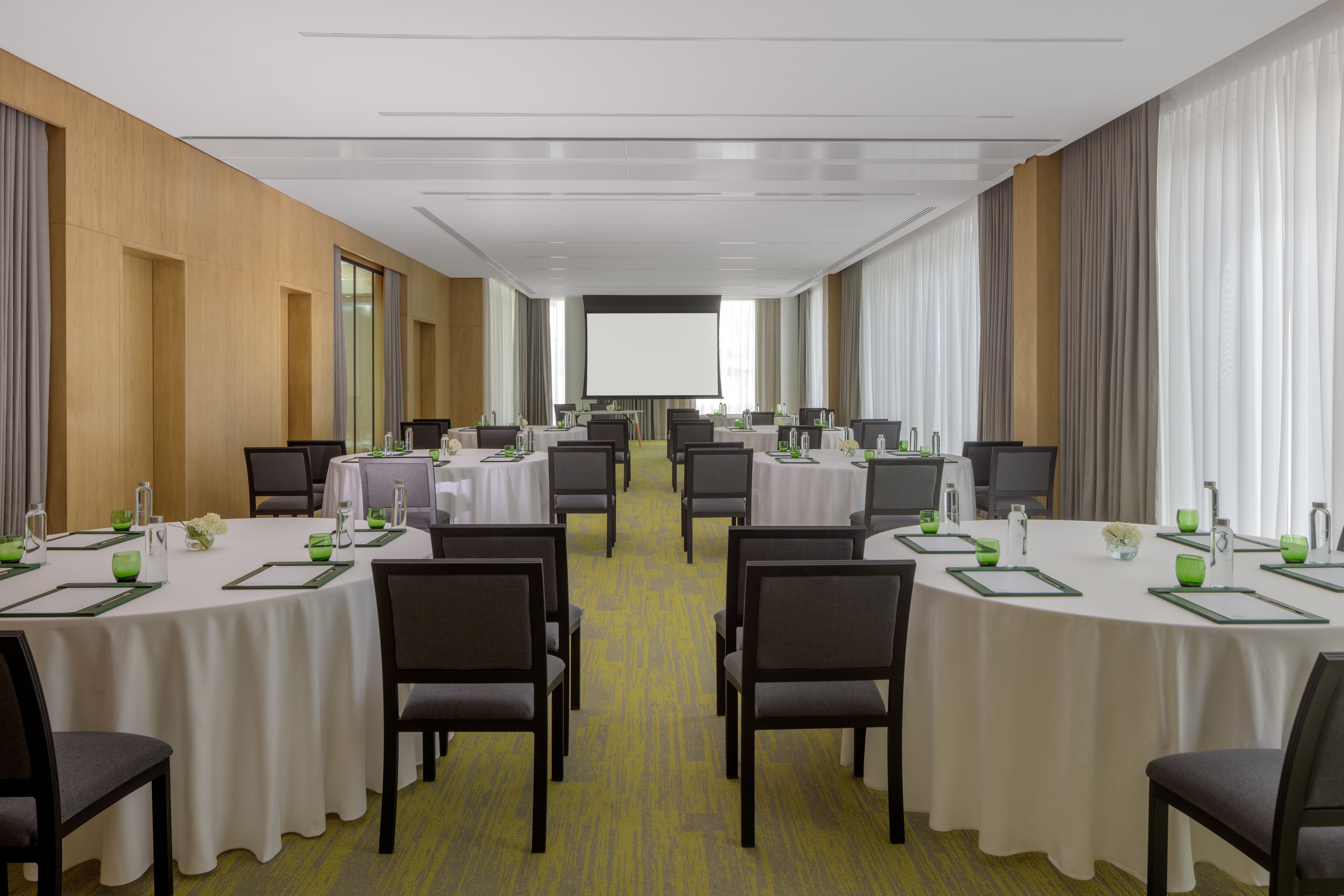 Holiday Inn Dubai Business Bay 48/54