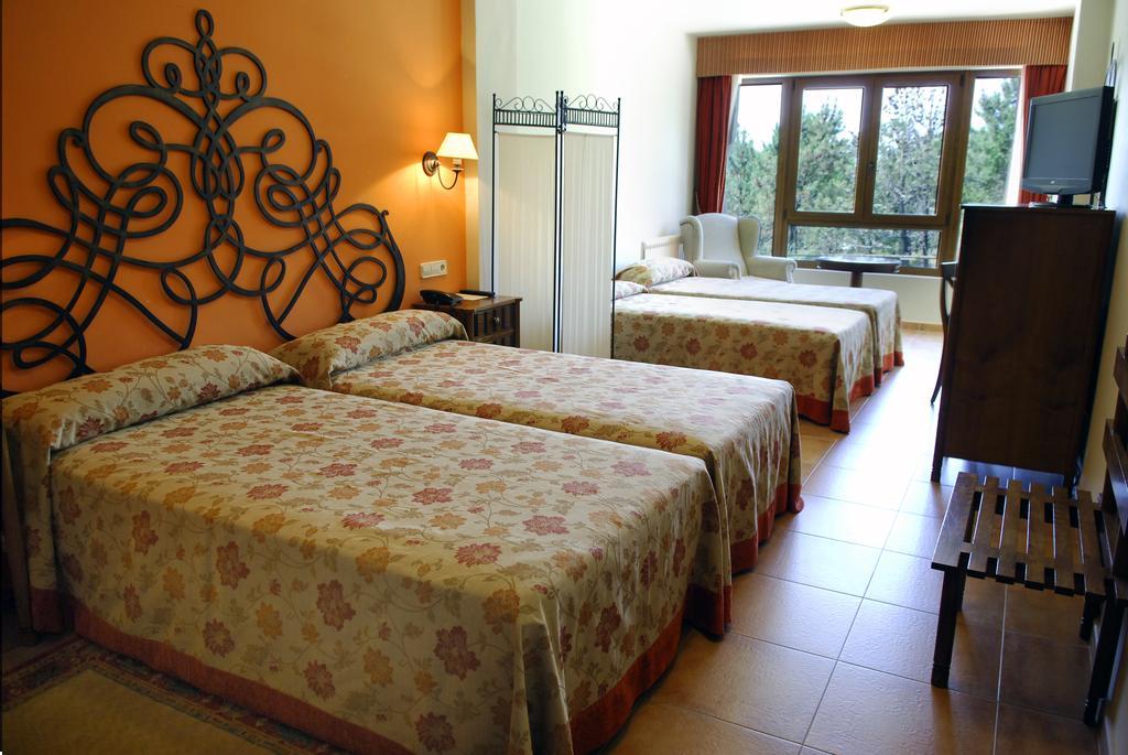 Room, Quadruple