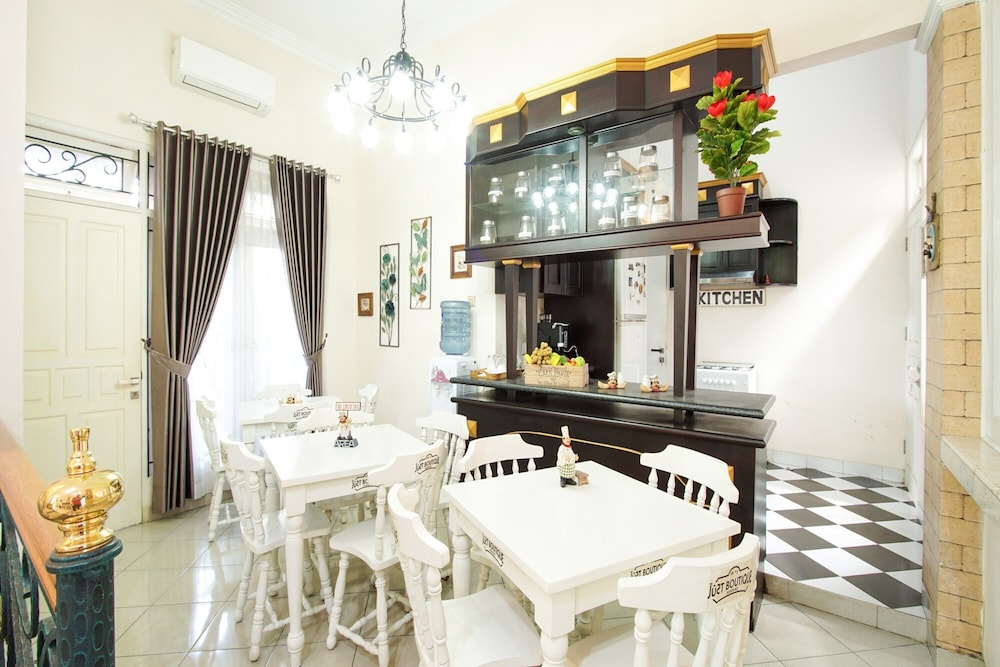 OYO 3986 Just 11 Boutique Residence Syariah 7/32