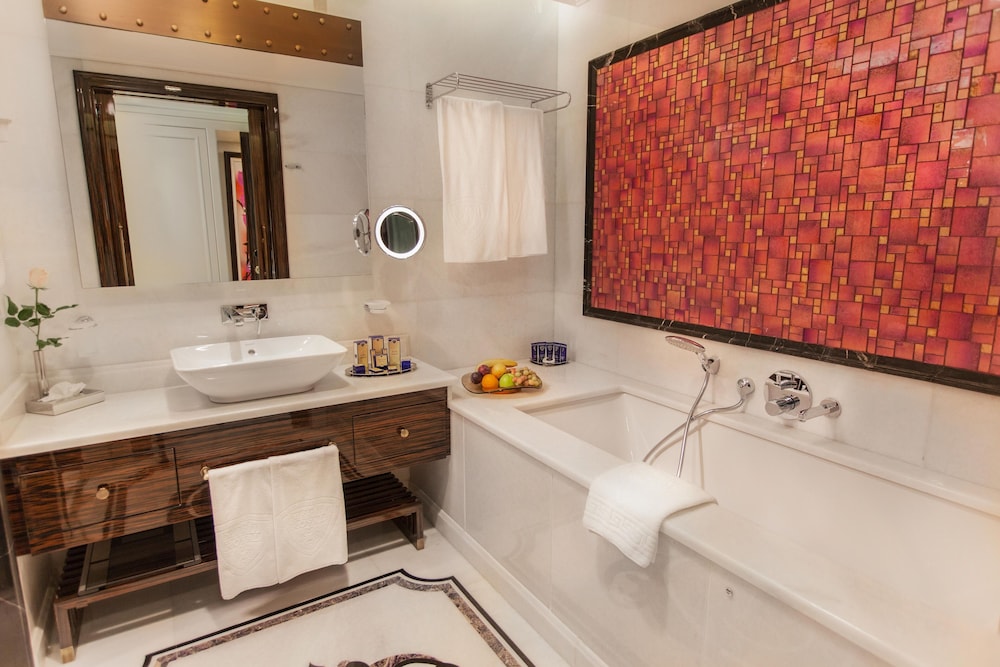 Merit Royal Premium Hotel Casino & Spa 35/36