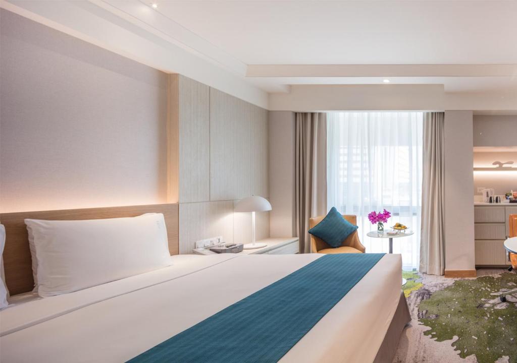 Deluxe, Double or Twin Bed