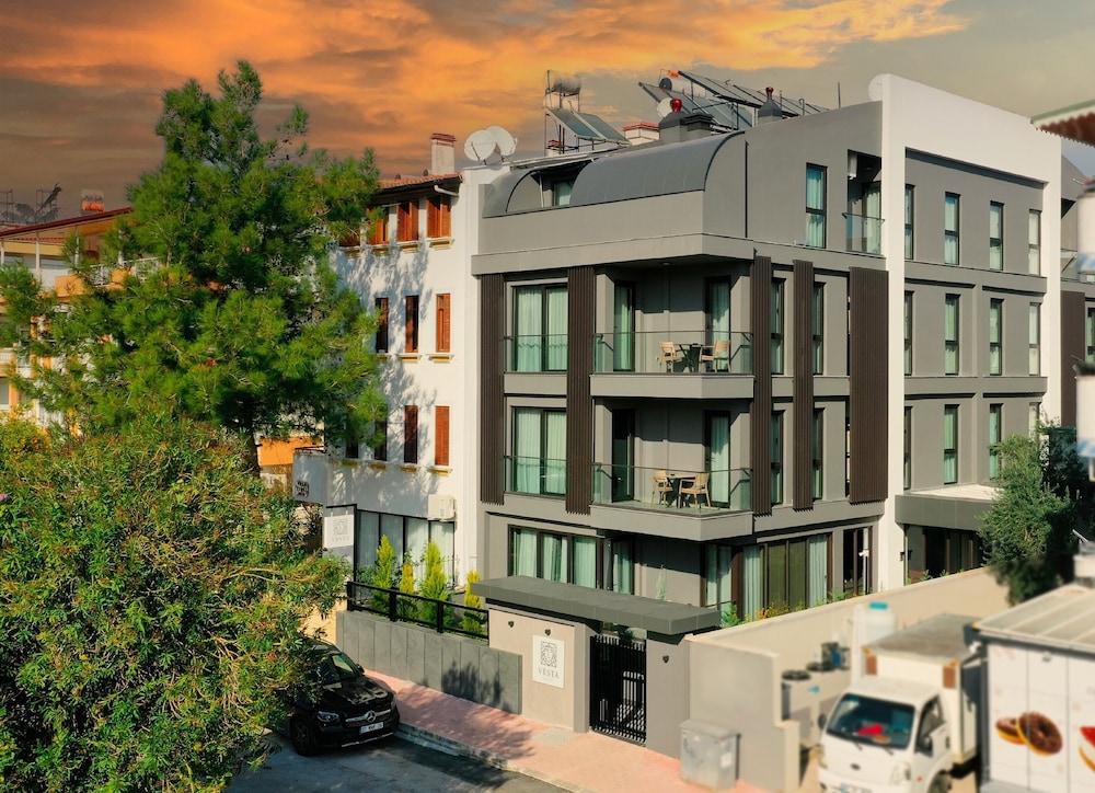 Vesta Suites 2/50