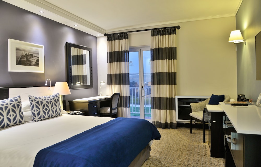 The Commodore Hotel 21/62