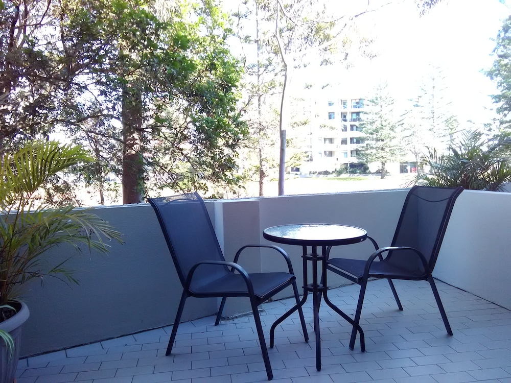 Palm Court Motor Inn 36/40
