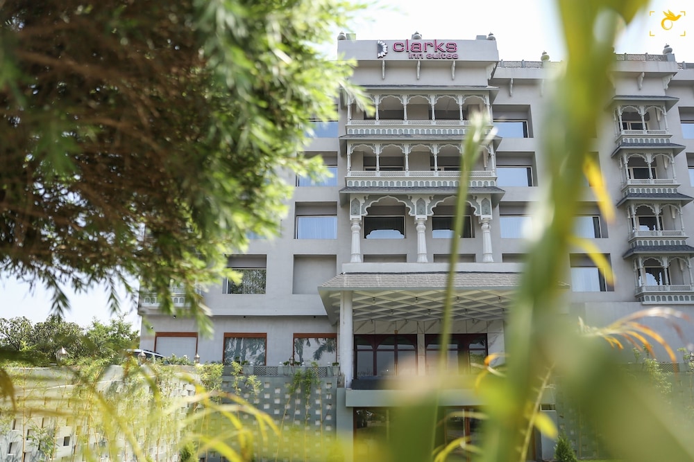 Clarks Inn Suites Raipur 45/50