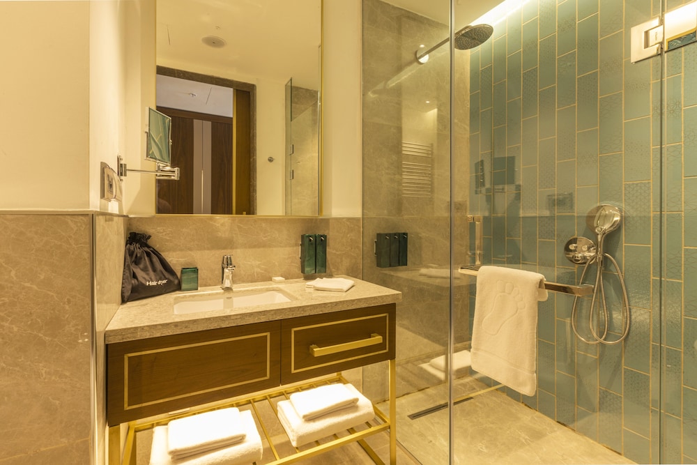 غرفة ديلوكس بسريرين منفصلين وسرير كينج بمطبخ صغير، Wellness Park Hotel Turon 4/4