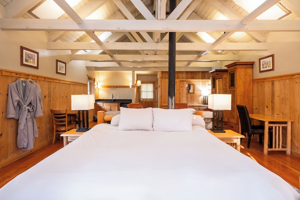 Sleeping Lady Mountain Resort 22/77