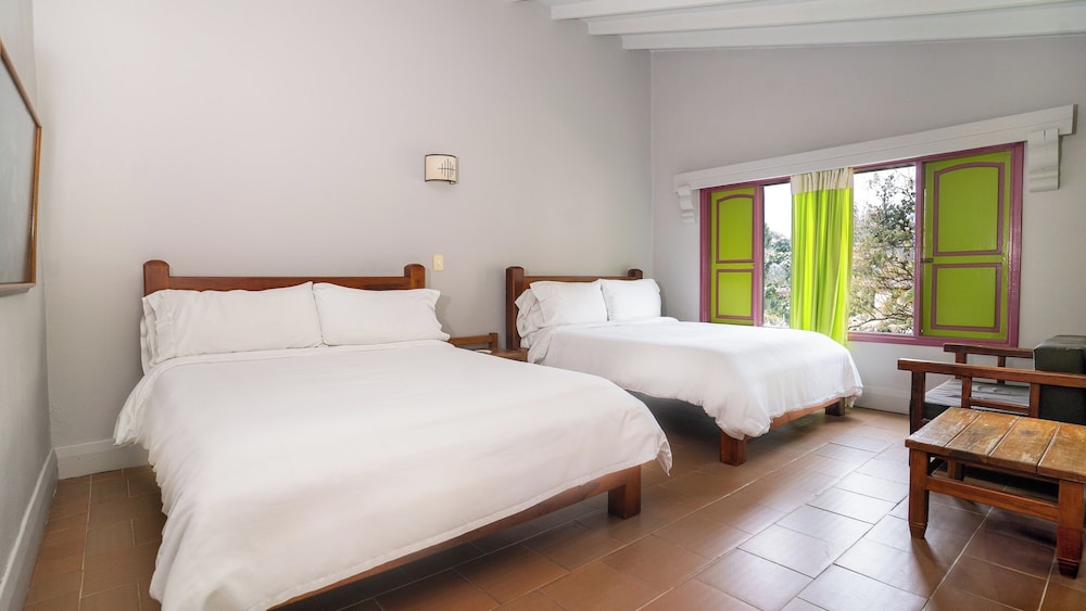 Country, 2 Queen Beds، Termales Del Otono 4/10