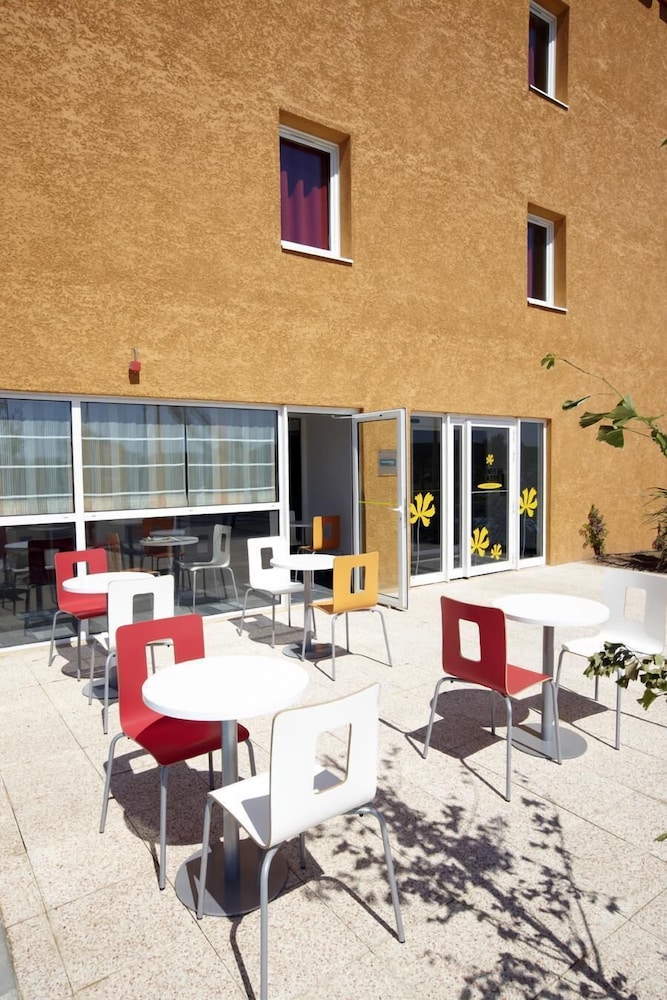PREMIERE CLASSE ISTRES 33/41