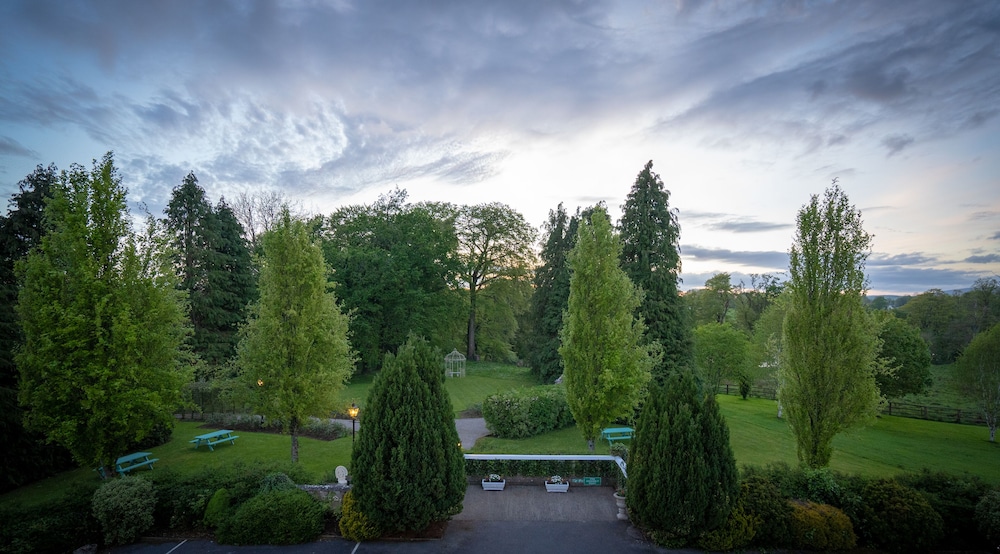 Castle Oaks House Hotel 53/58
