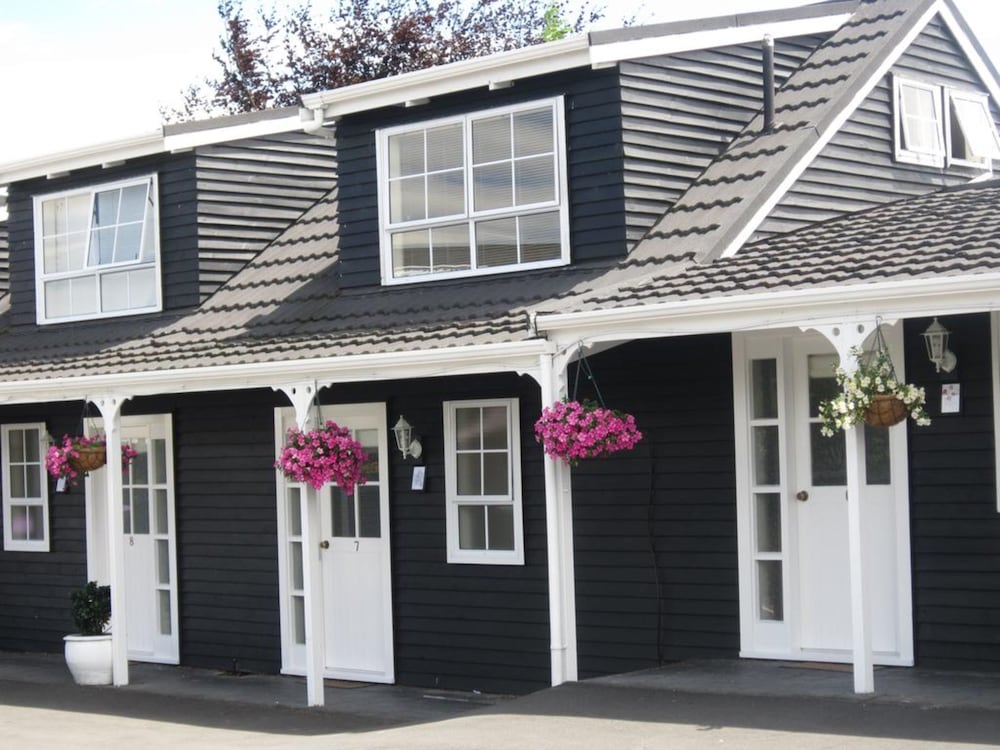 Cottage Mews Motel photo1