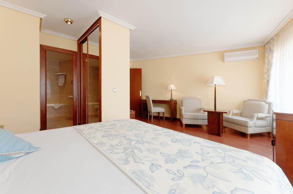 Nayade hotel 8/30