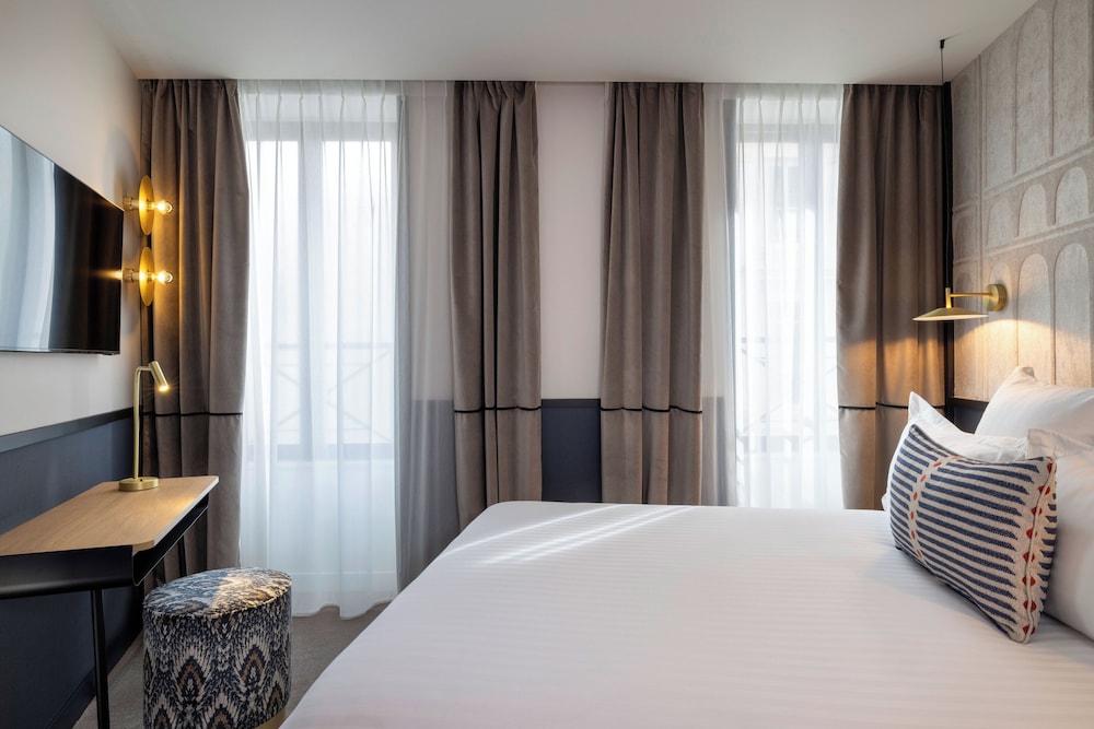 ROOM, DOUBLE BED