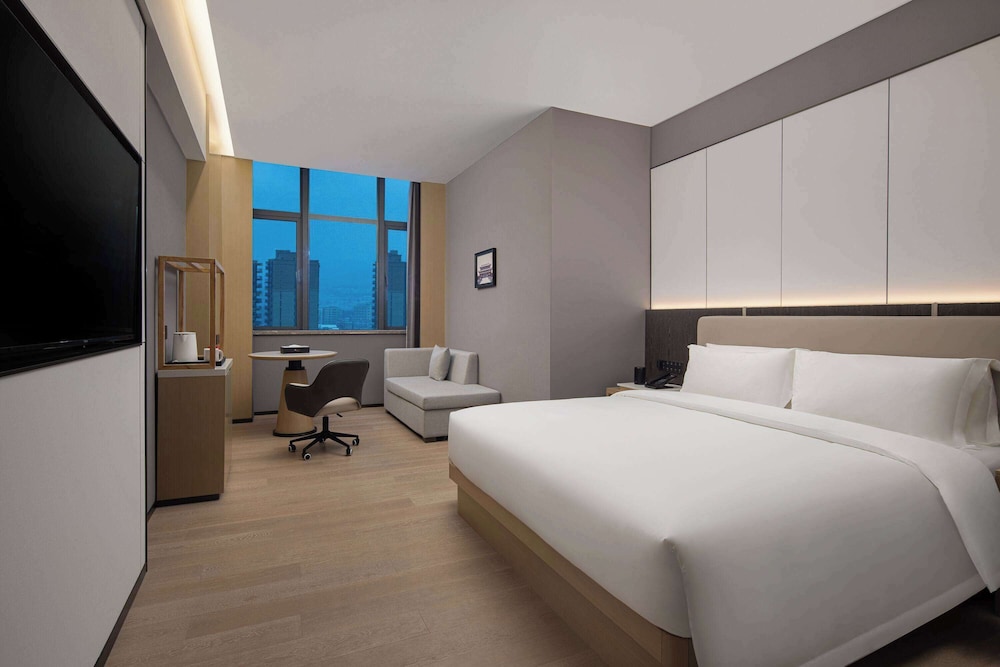 ROOM, KING BED