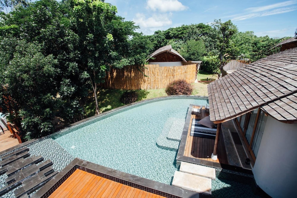 Boribot Pool Resort 40/50