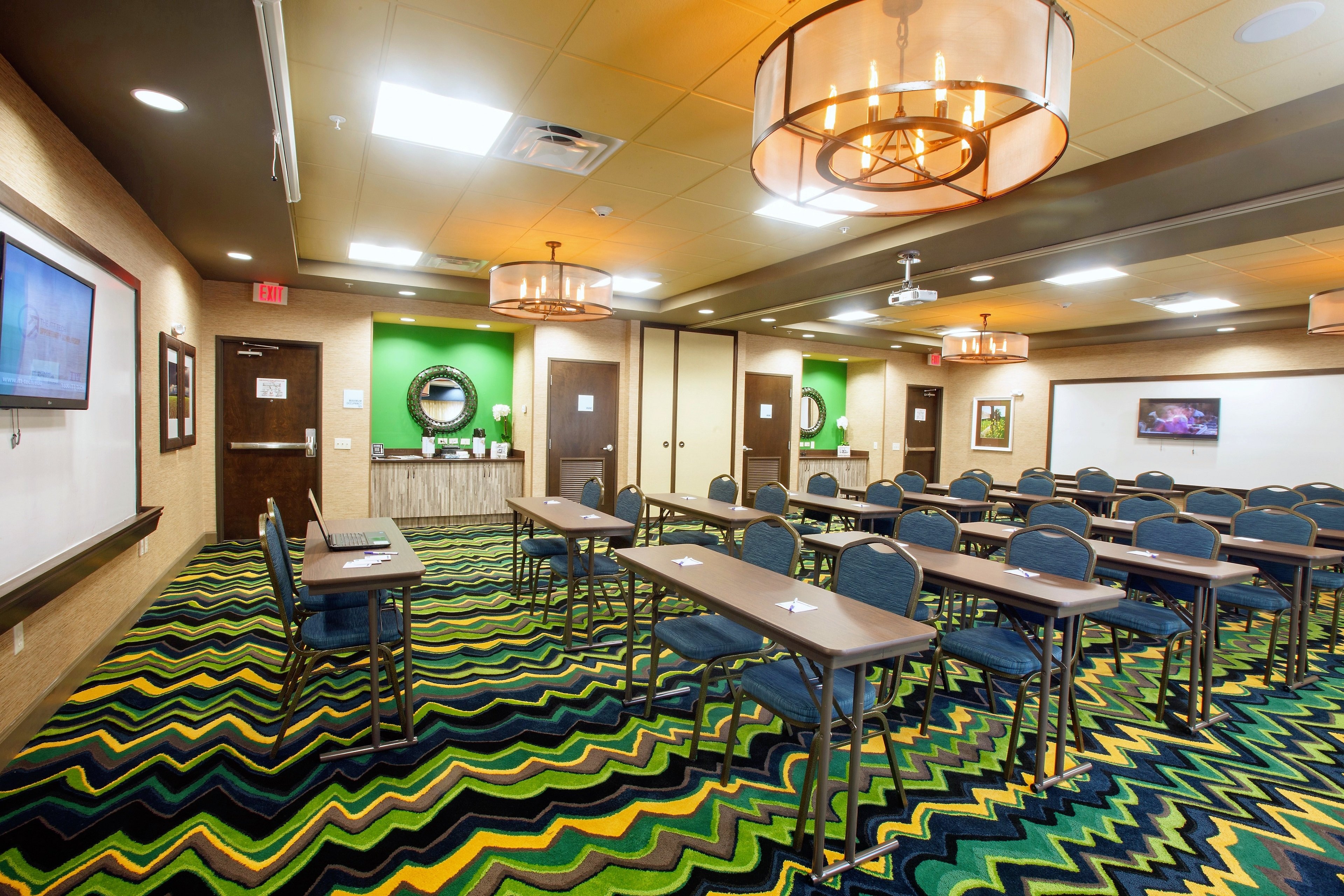 Holiday Inn Express Hotel and Suites Perry-National Fairground Area 57/68
