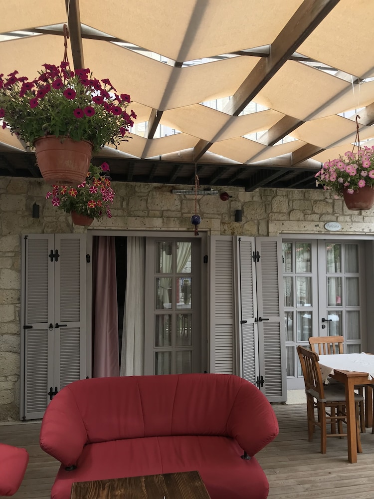 Alacati Cona Butik Otel 24/50