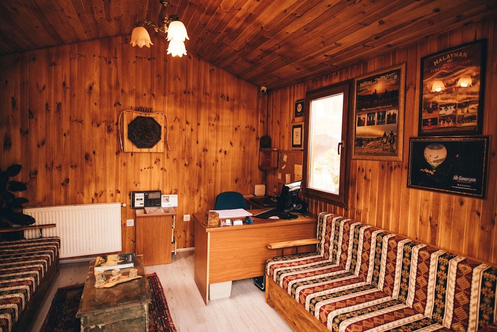 Maron Stone House 26/50