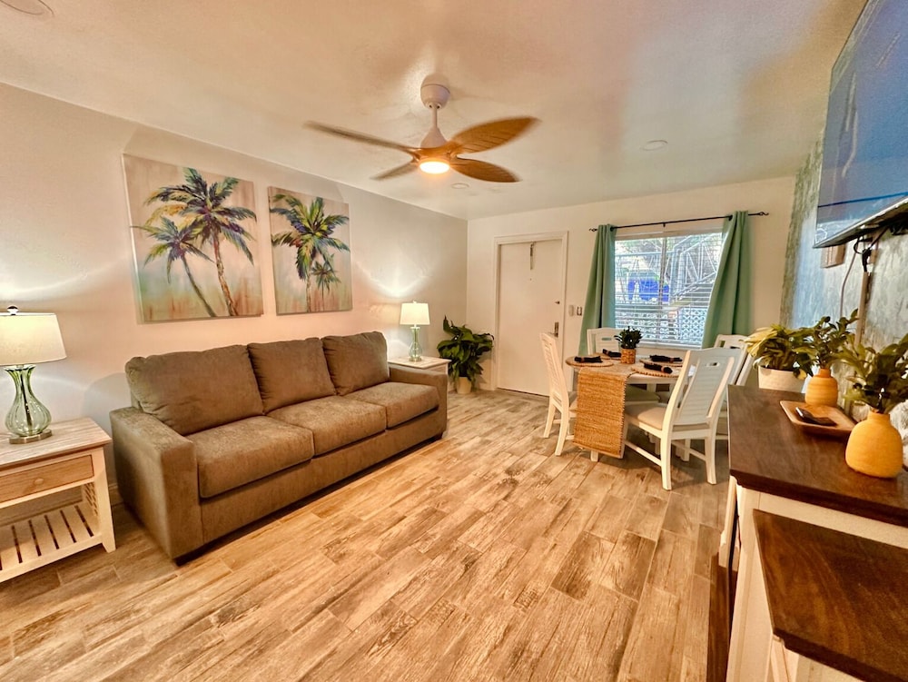 Malibu Resort Motel 25/50