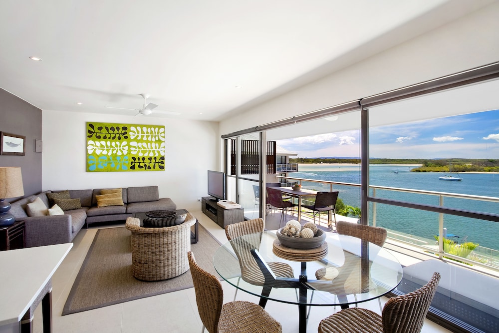 NOOSA SHORES RESORT 41/70