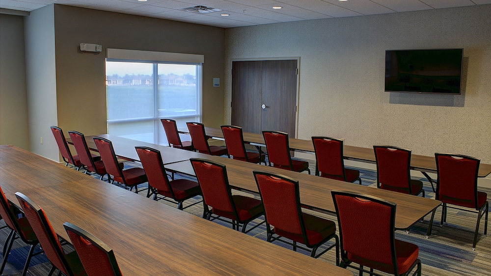 Holiday Inn Express And Suites Spencer 51/53
