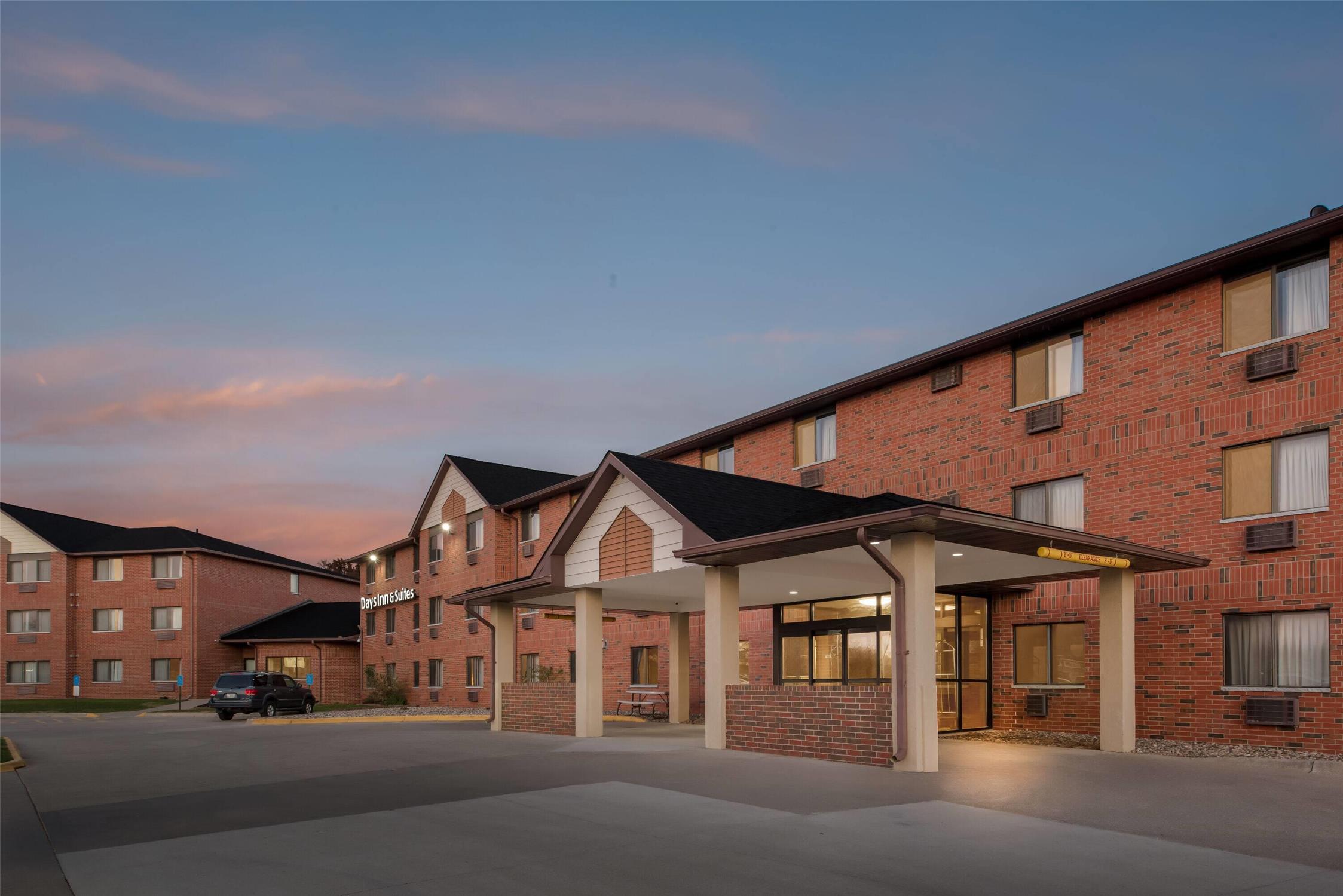 Days Inn & Suites By Wyndham Des Moines Airport in DES MOINES - IA