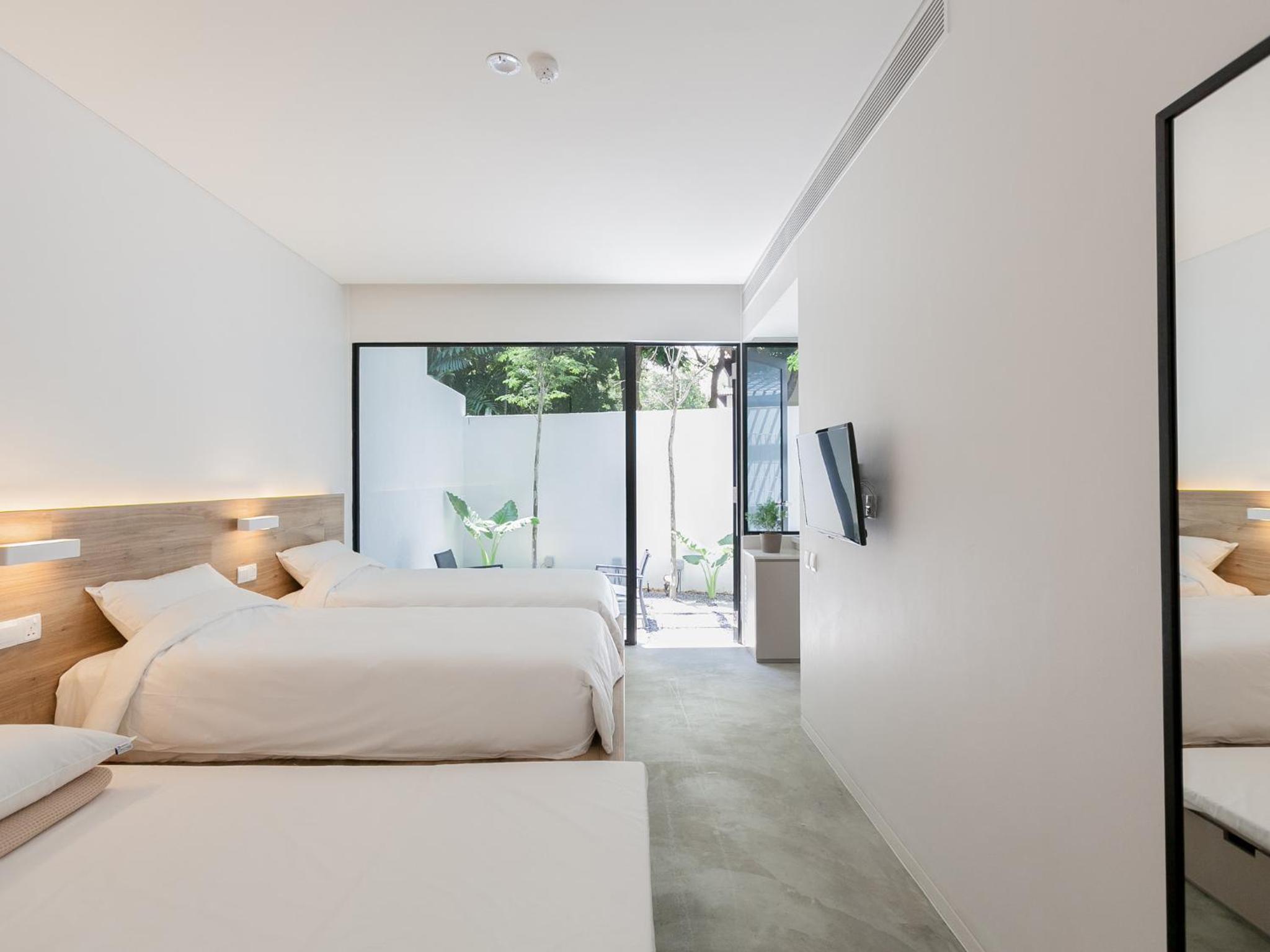 Deluxe, Double or Twin Bed