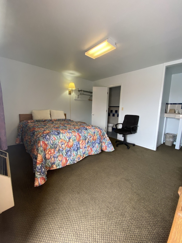 Regency Inn Comanche 5/36