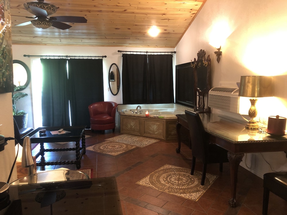 Echo Canyon Manor 47/76