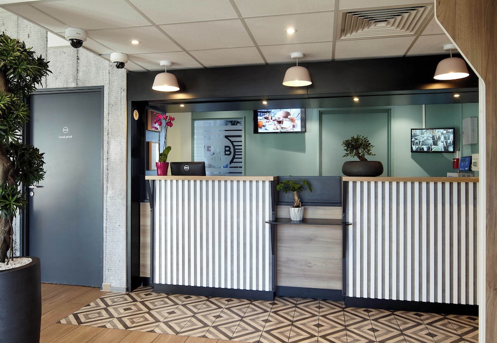 Lobby at B&B HOTEL Paris Igny Palaiseau, IGNY