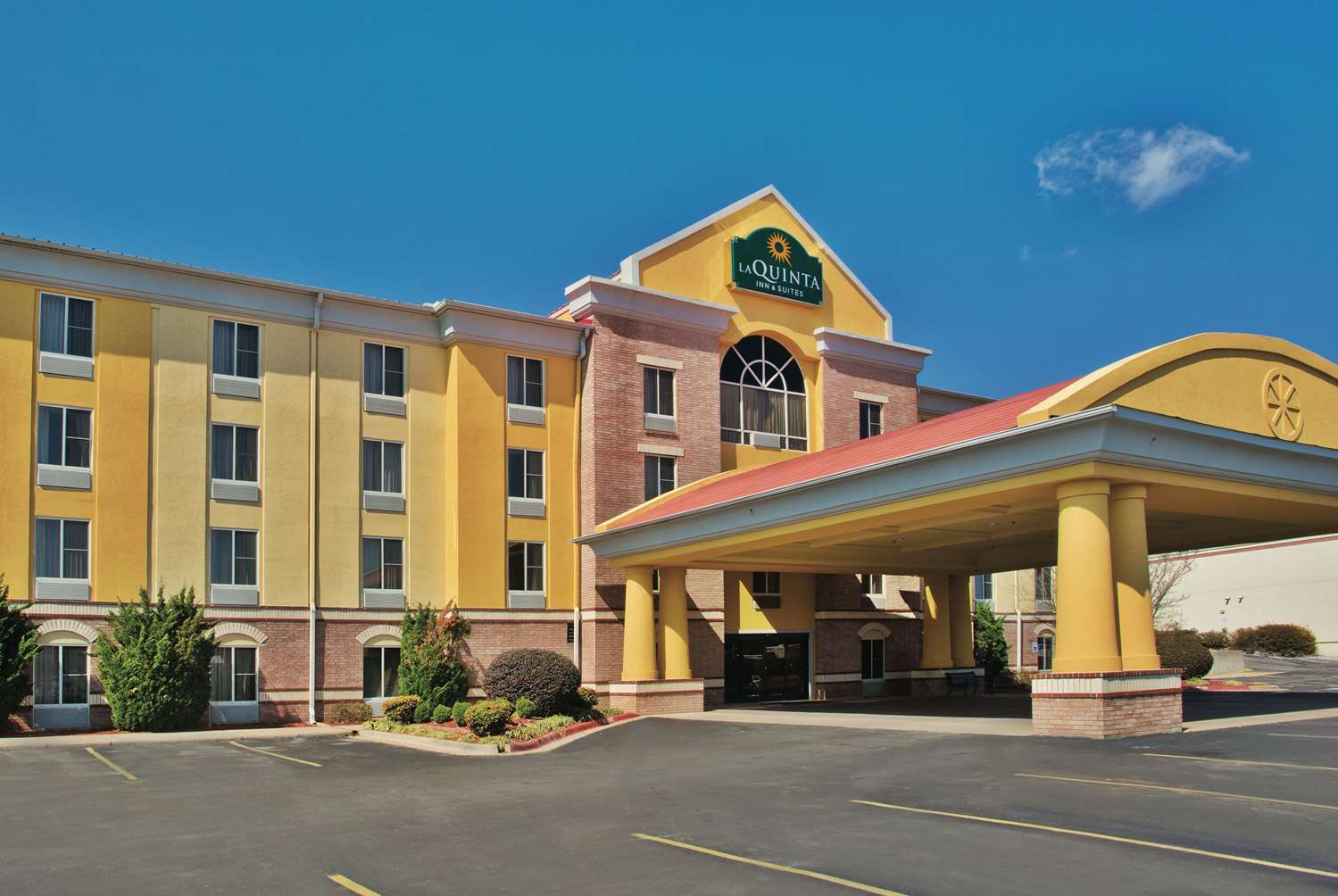 La Quinta Inn & Suites by Wyndham Hot Springs 5/57