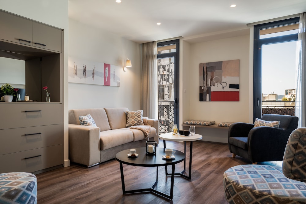 Urban Nest Suites and Apartments 49/75