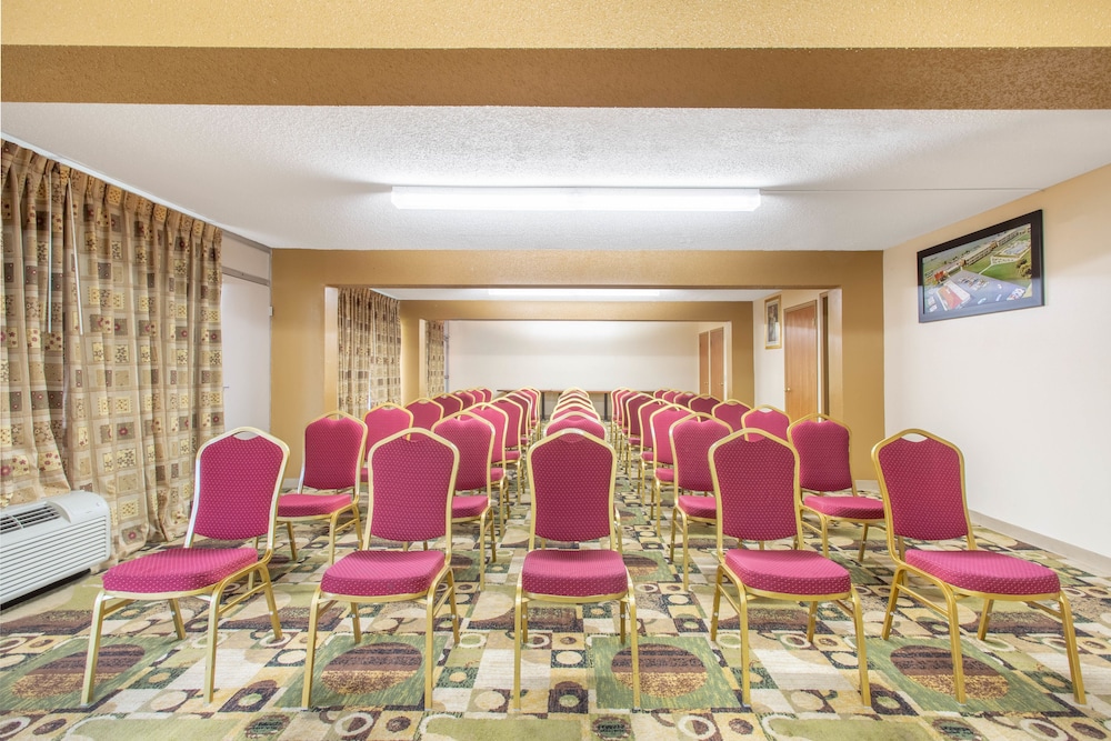 Howard Johnson By Wyndham Albany 27/43