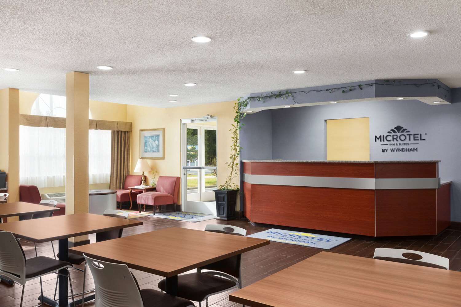 Microtel Inn & Suites By Wyndham Thomasville/High Point/Lexi 4/15