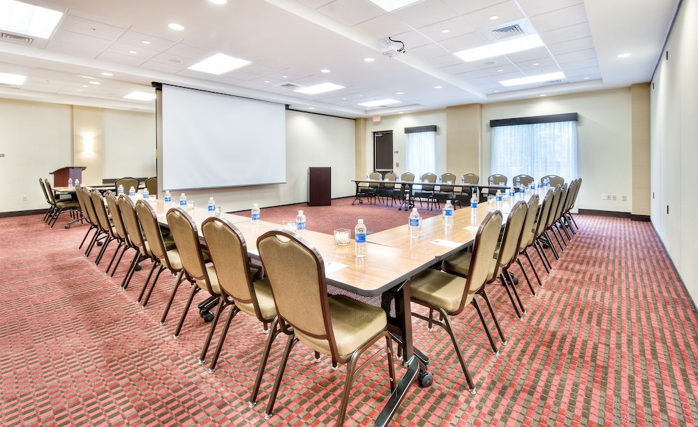 Hyatt Place Durham Southpoint 62/66