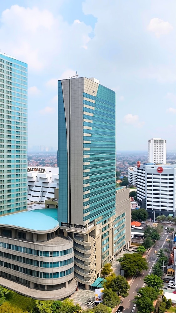 Grand Whiz Hotel Praxis Surabaya 1/43